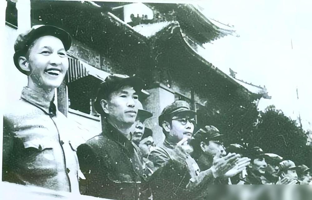 1955年授衔那会儿，拉出来一张名单看，真有点意思。广东军区当年四个副司令的