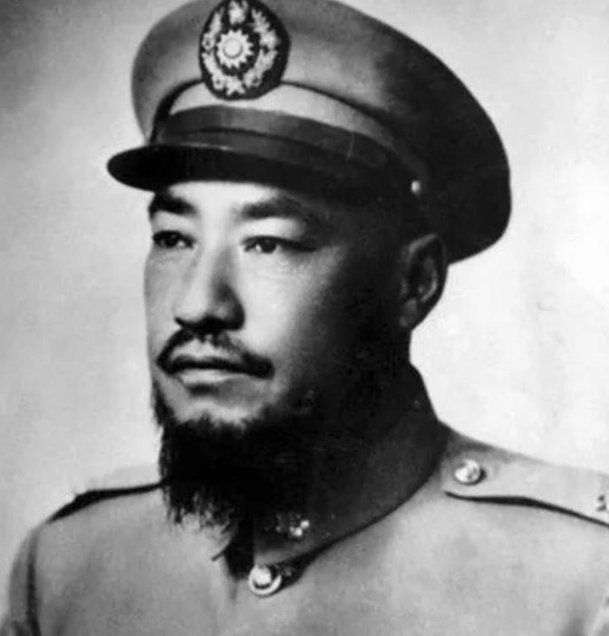 1961年，58岁的马步芳对18岁的五姨太说：“把你妈妈和两个妹妹叫来伺候我！”