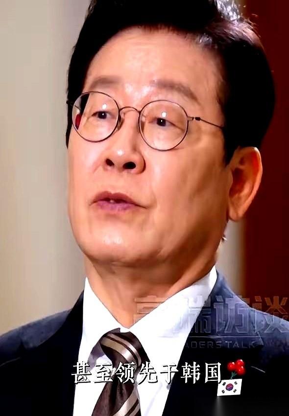 韩国那位大哥，对着咱们央视的镜头，终于把那层窗户纸给捅破了。他说啥了？他b