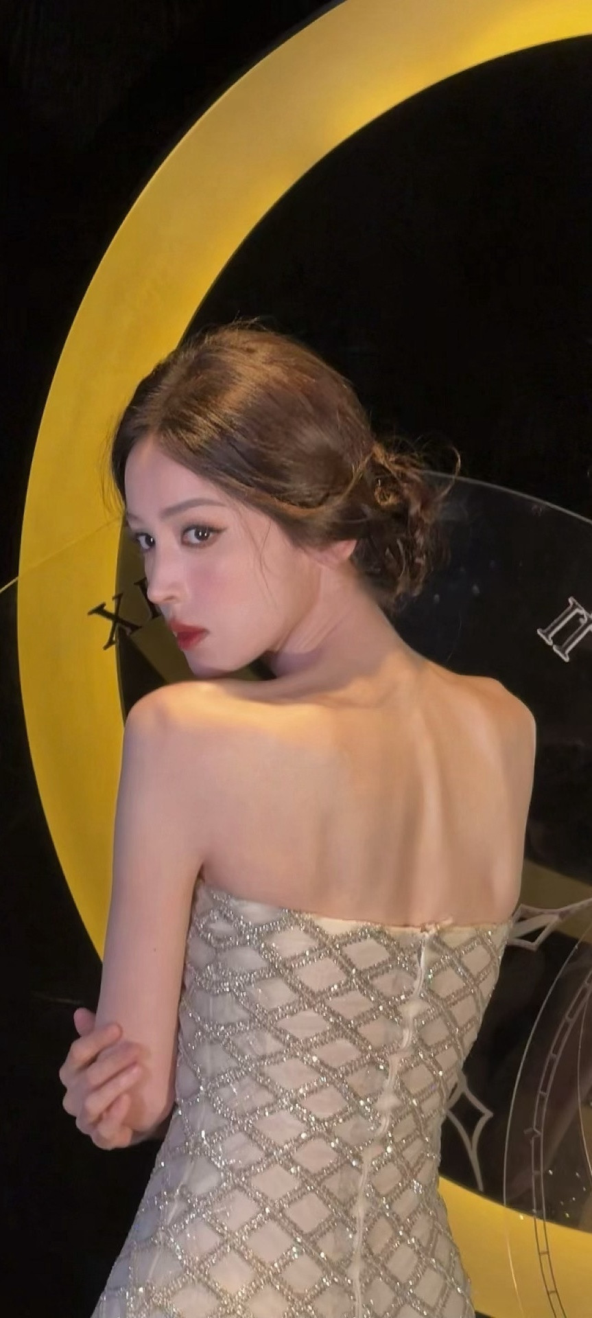 古力娜扎全新穿搭壁纸：抹胸礼裙，今日美娜的另一面。娜扎娜扎