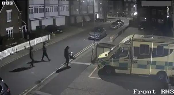 伦敦犹太救护车遭纵火背后：全球民众愤怒爆发，西方政府与媒体何去何从？