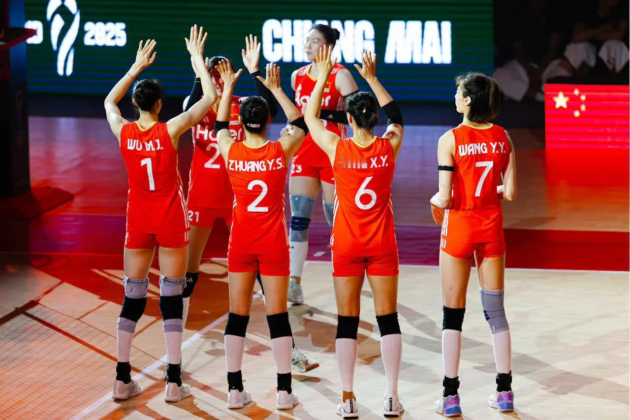 中国女排力争第一时间直通奥运中国女排新老交替蓄力洛杉矶如今的女排早已完成换血，