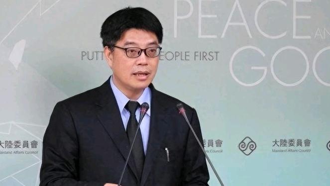 5月22日，根据岛内媒体报道，邱垂正点名郑丽文称，郑丽文不仅附和中共的政治前提，