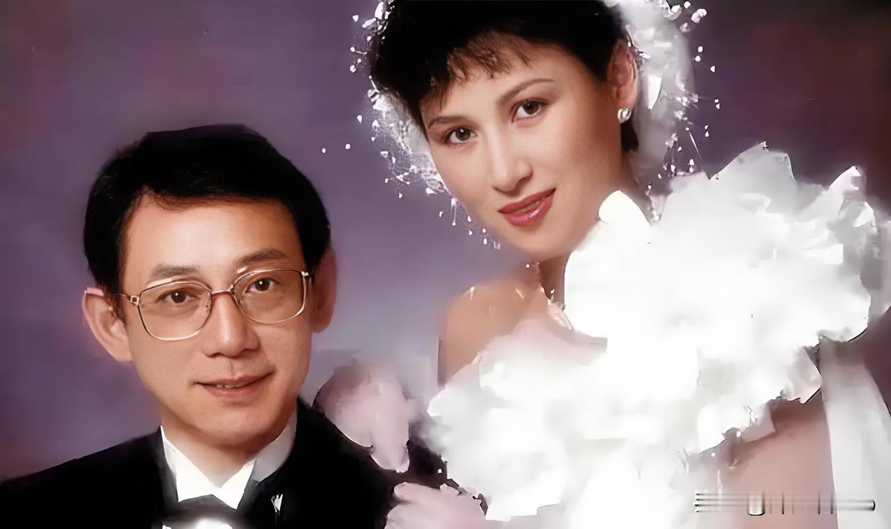 杨受成身边的女人很多人都在传是容祖儿其实他身边的女人比容祖儿漂亮得多，年纪