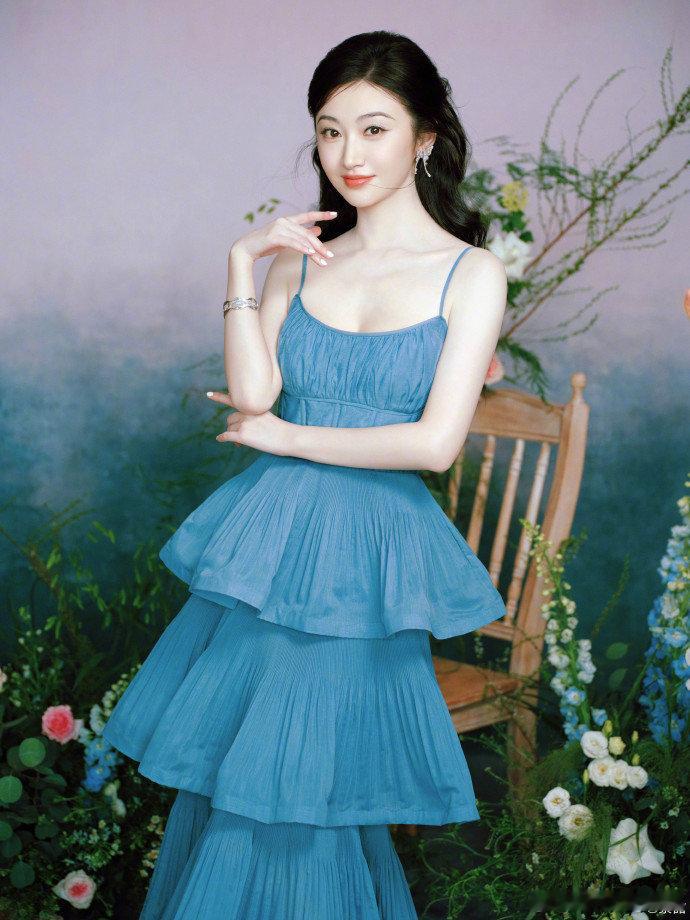 景甜这几步跳我心坎上了每一帧都好美！轻柔舞姿配上歌声，氛围感直接拉满景甜跳舞就