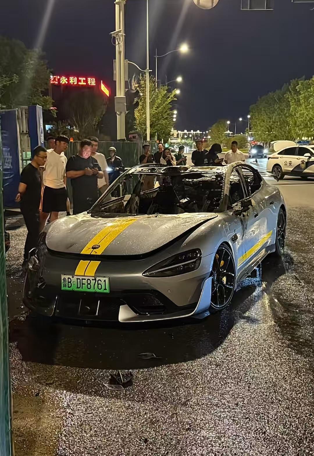 吃瓜吃到家门口[并不简单]新能源汽车​​​