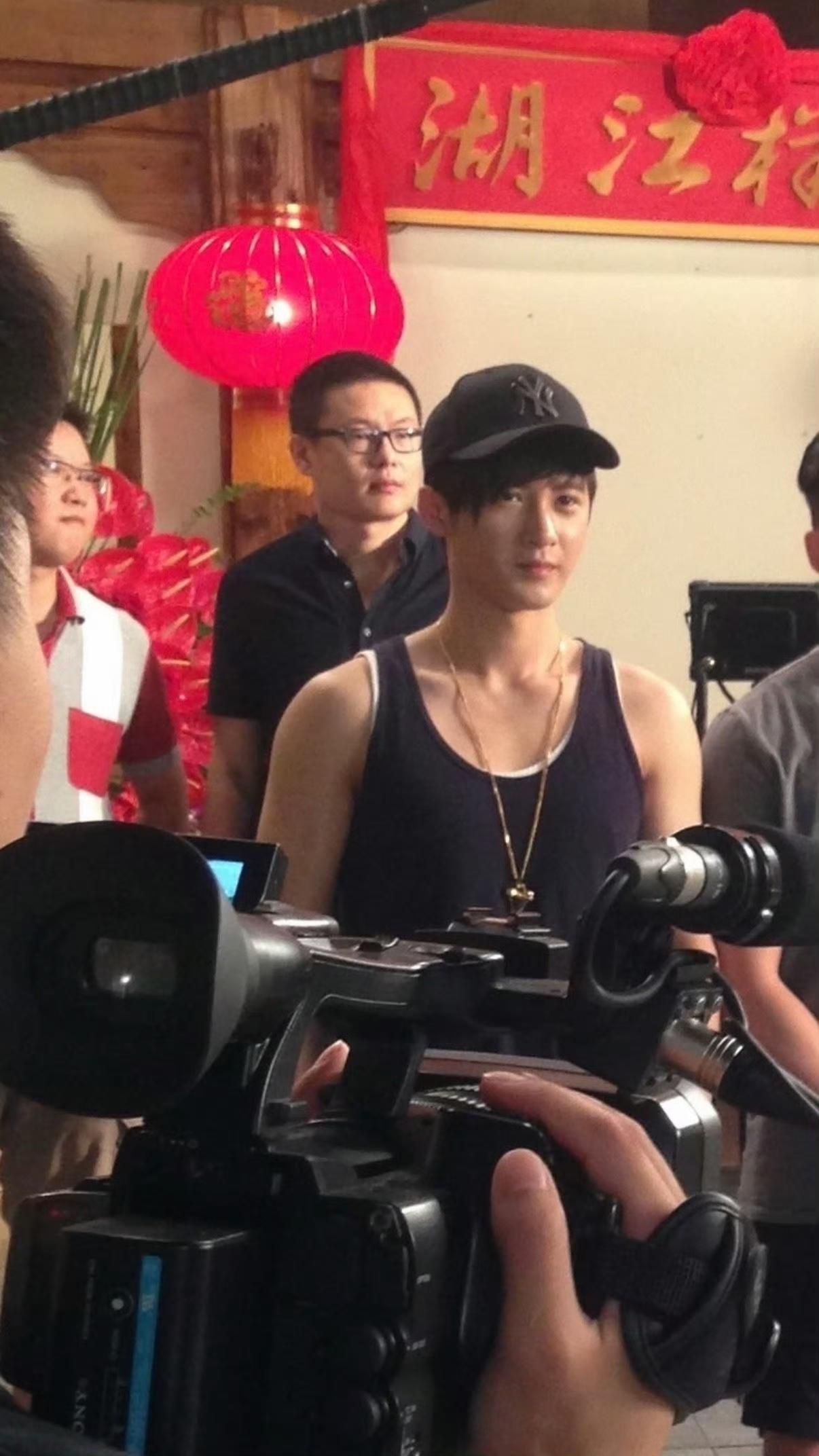 我还真没见过24岁的檀健次，祖上富裕啊！入坑二年了还有没见过的，花样江湖》的开机