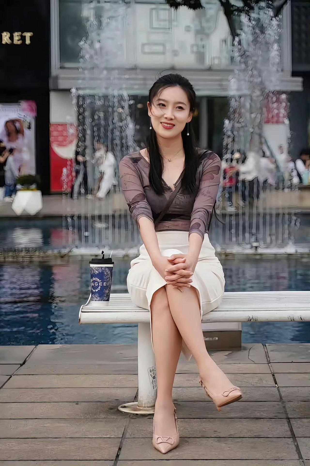 美女姐姐逛街！