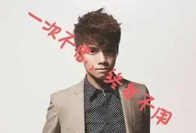 张敬轩十年前站街支持占中，现在想回广州开唱，街坊直接挂横幅拒绝。我刷到照片，