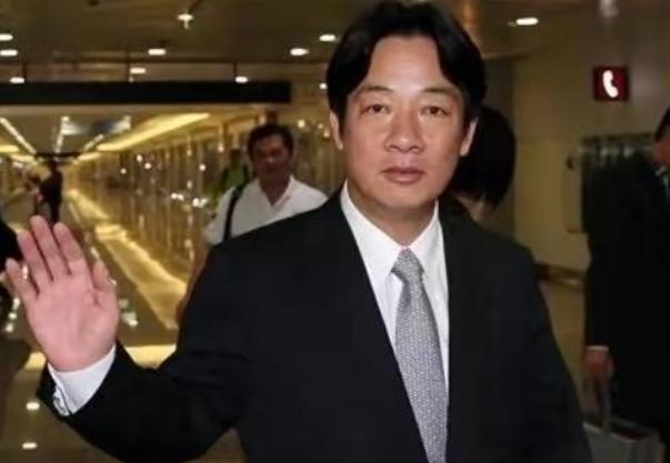 赖清德曾认为：中华人民共和国从1949年10月1日起，没有对台湾行使有效管治权，