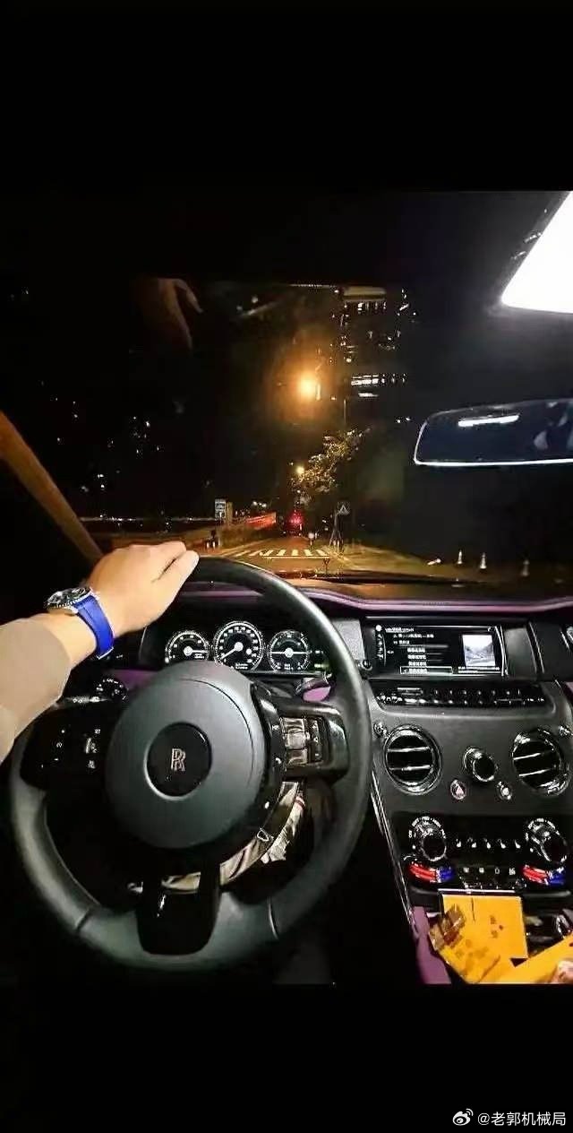 这事儿真怪啊，身价过亿的老板选一这车...看到一个汽车圈的冷笑话：说是一个老板买