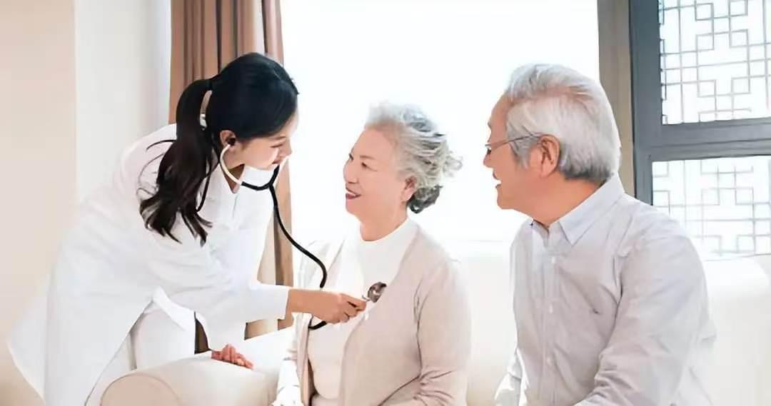 不婚不育的人老了没人管？政策早把路铺好了，你用没用？今天去社区服务中心办医保年