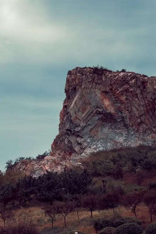 岩山起飞，我还在车上。去年8月开始炒岩山，一直持股到现在，中间做过几次波段，