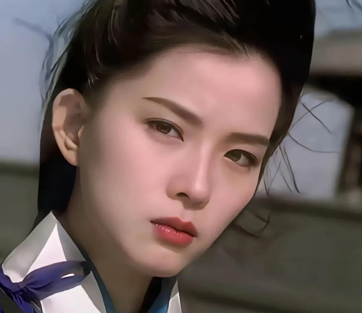 叶全真现在也好美呀，老了也美，老了也没有脸踏，五官下垂等，这就完全依赖于她完美的