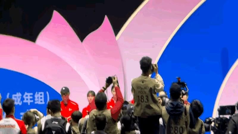 现在摄影师的镜头，都快长在孙颖莎身上了。刚结束的WTT新加坡大满贯，只要有孙