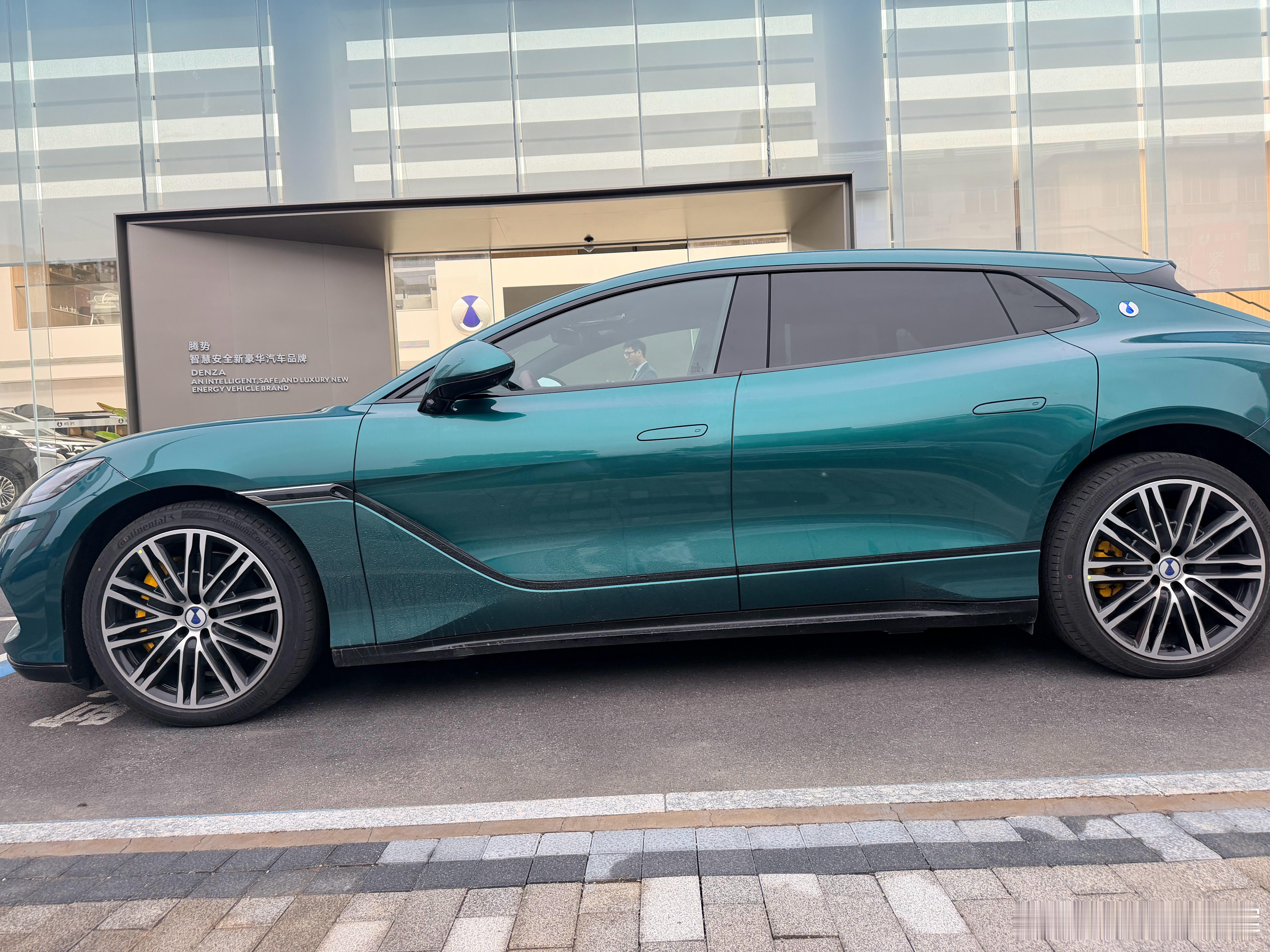 很多朋友都在问全新腾势Z9GT的订单情况，这款车整体升级幅度很大，不管是看重颜