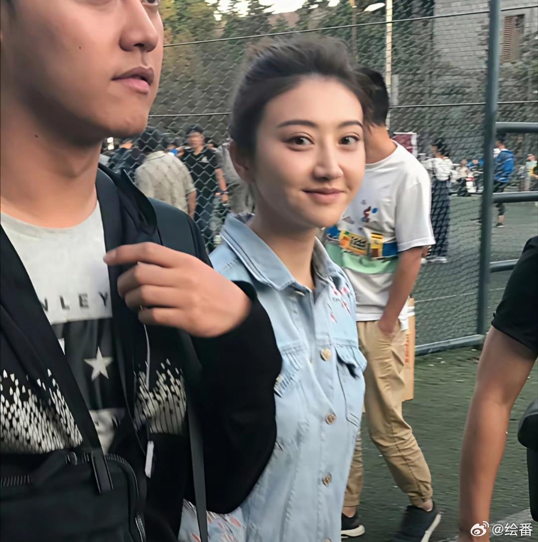 从来都不觉得景甜漂亮，直到看到这张素颜惊为天人。​​​