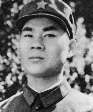 1979年，我军战士巡逻时，意外发现一个手脚溃烂之人，他身上有一支枪和300发子