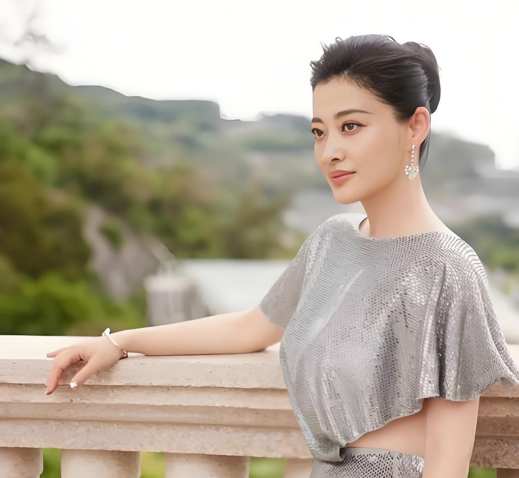 最好的聘礼，不是房和车，是彻底灭掉一种“情绪”。38岁那年，梅婷跟丈夫曾剑提想