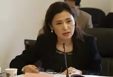 57岁会计学博士女校长姜虹，39岁升教授49岁执掌汕大，如今跑深交所谈金融科技人