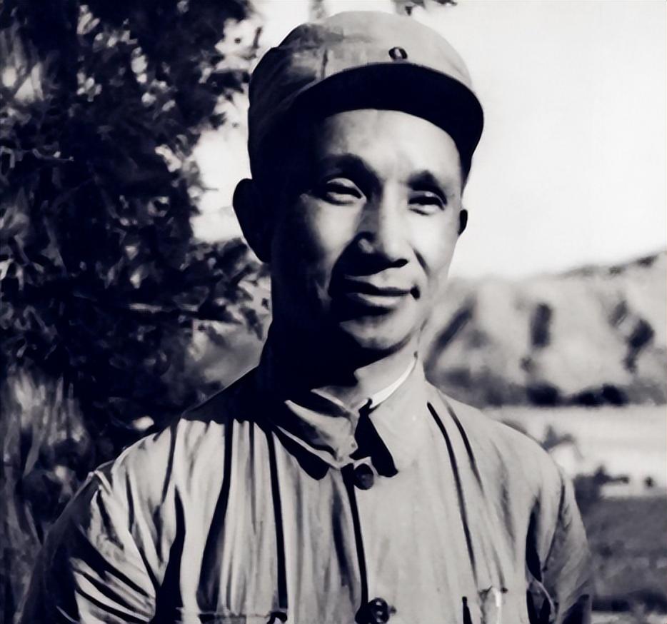 1949年，杭州解放。粟裕率部进入杭州城，当晚却接到一封信。粟裕看完信以后，再也