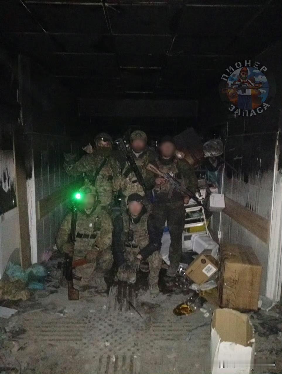 库皮扬斯克中央区医院，已在此坚守长达三个月的俄军摩托化步兵第68师的一支突击队