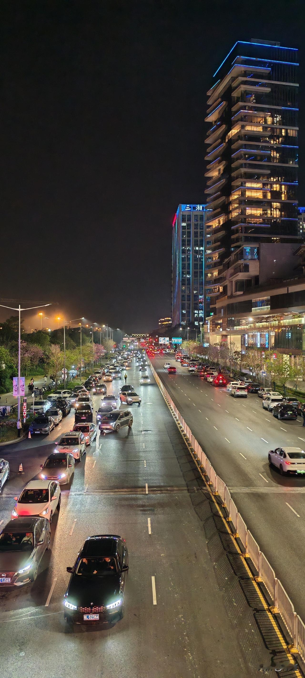 刚给我妈打电话，我妈说我们村一个51岁的人死了。平时啥毛病没有，早上起来，他媳妇