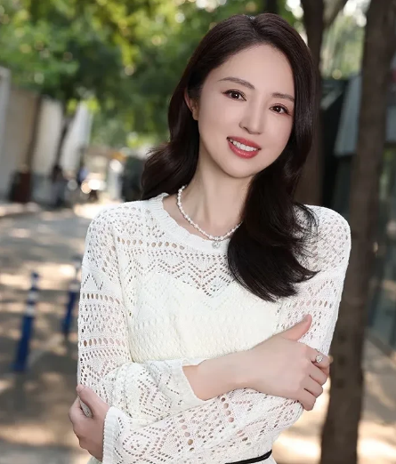 现在才发现董璇有一个特点，真的很多人一辈子都学不会，那就是她的格局是真的