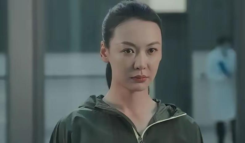 追剧《兵自风中来》军旅体裁剧，穿插了少许的情感戏，就好似万绿丛中一点红！