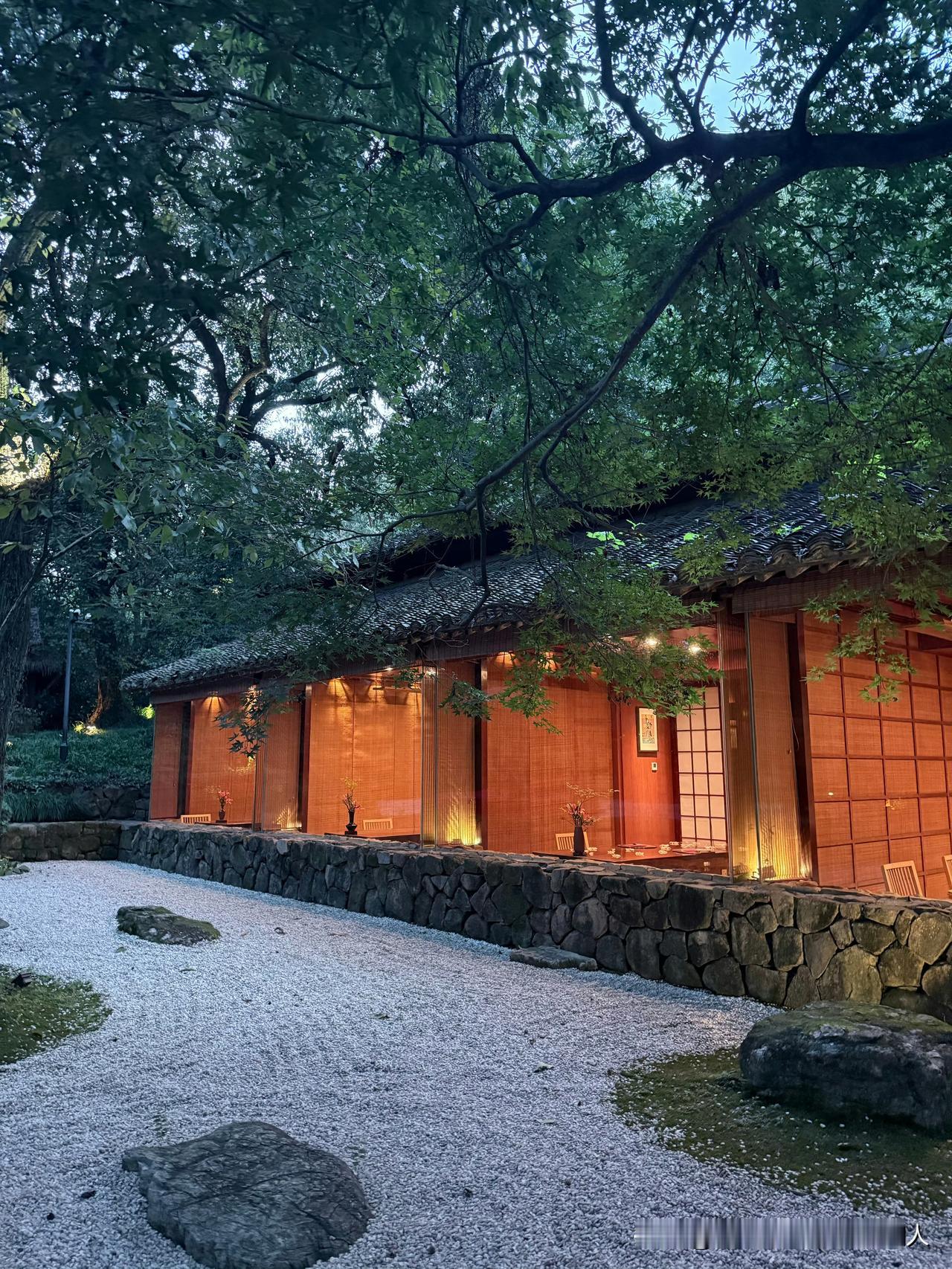 那几年疯了似的想离婚，这几年突然就不想了。因为我看清了我自己——舍不得孩子。