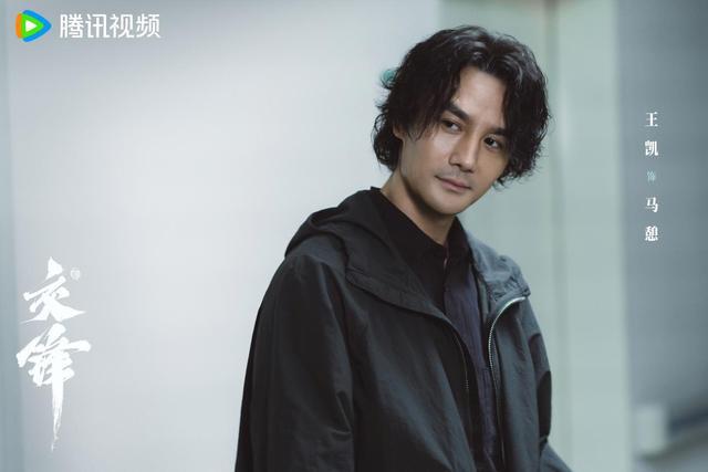 如果让你给《交锋》中的演员评最佳主角和最佳配角，你会选谁？最佳主角我必须给王
