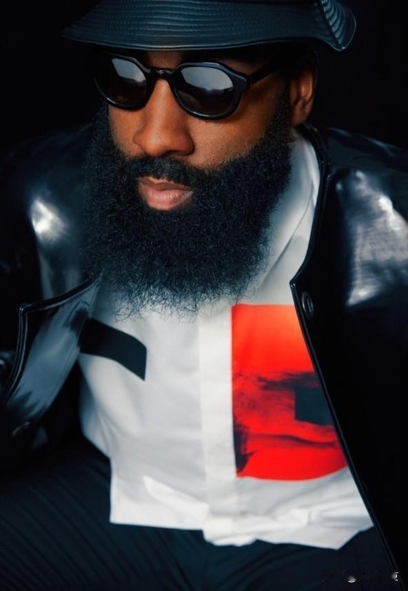 我们来聊聊詹姆斯～哈登去哪能夺冠！！1，去勇士我认为不行！！勇士太老了，库里