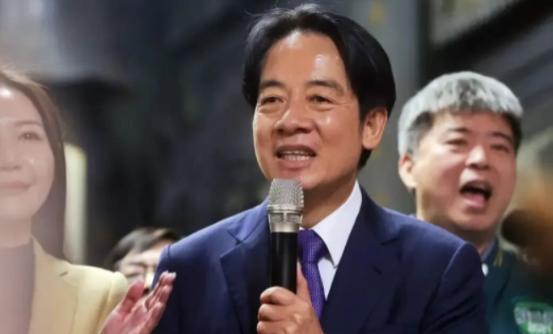 变脸比翻书还快！特朗普坐上空军一号，嘴都还没离开话筒，直接撂下一句：不支持台湾独