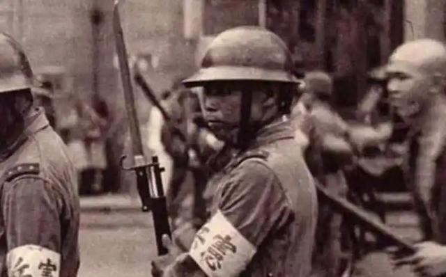 1944年，新四军干部周迪道被捕后迅速叛变，日军让他管情报，他却用日本人的钱养活