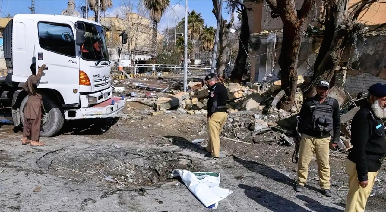 巴基斯坦前脚刚官宣端掉216名恐怖分子，后脚就遭残忍报复，胜利的消息竟是下一场袭