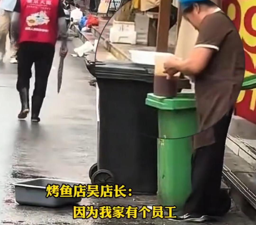 光天化日之下，烤鱼店员工，竟然旁若无人地从垃圾桶里打捞废油！前不久，沈阳一烤鱼