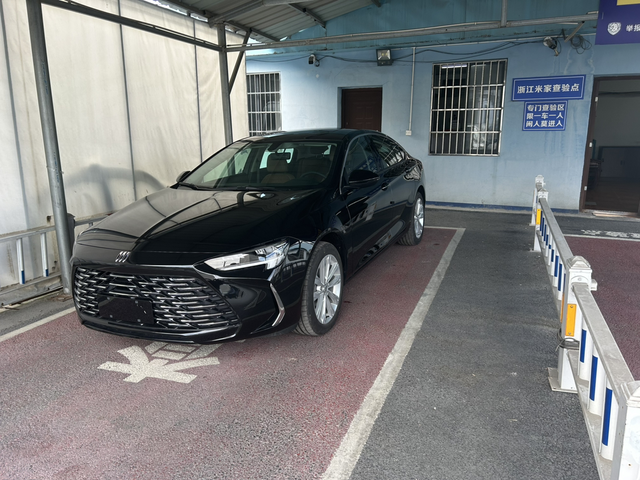 提车了提车了看君威有小半年，一直在关注2.0的好多家店都没有现车，最近有现车去