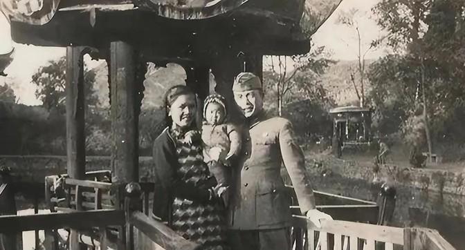 1938年，国民党高官陈尔晋和一位珠宝商之女结婚后没多久，他就发现妻子常常早出晚