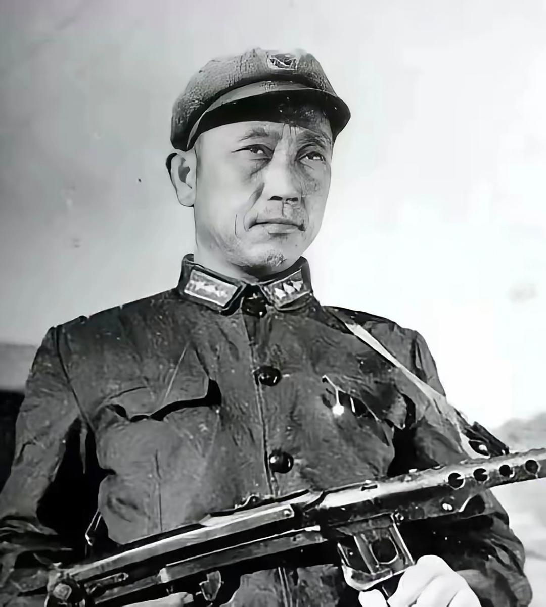 林凤云:对越自卫还击战中牺牲越自卫还击战中牺牲的第一位师职军官1979年
