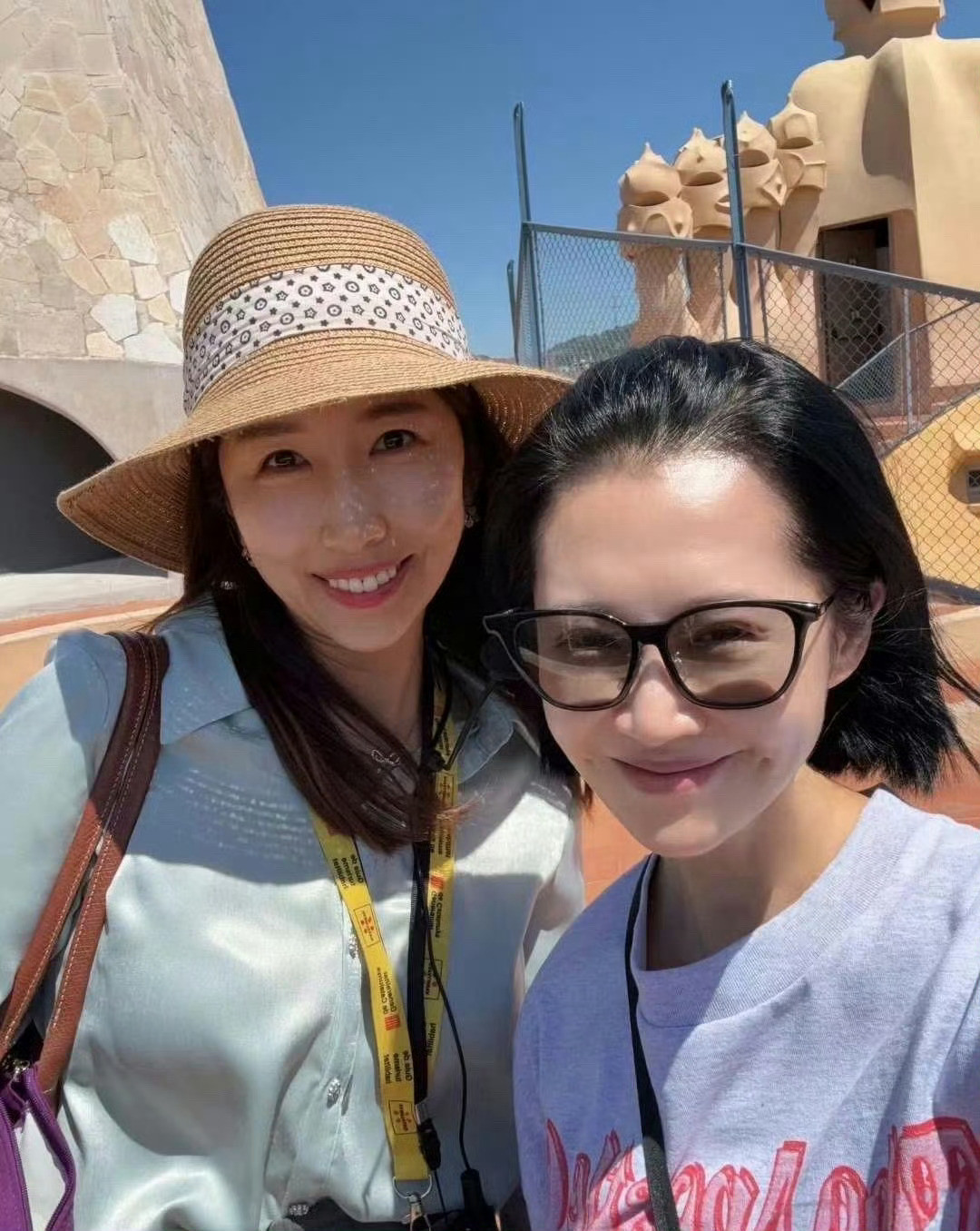 57岁许晴现身巴塞罗那，看着像少女，这状态保养的太好了