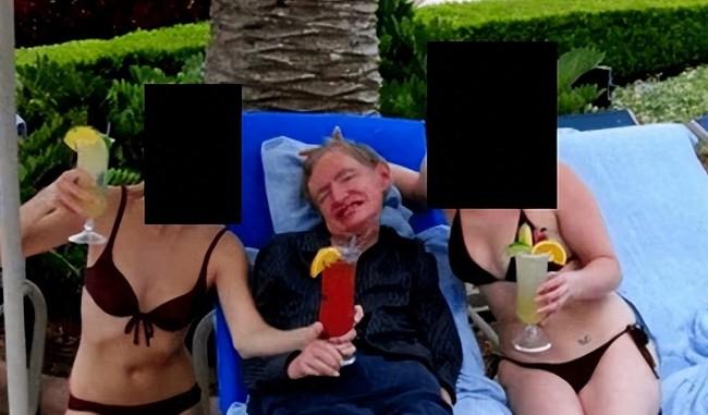 美司法部最近公布了一批和爱泼斯坦有关的文件，本来这是个老话题了，但这次有一张照片