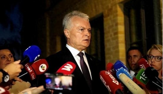 禁止所有中国外交官入境，不让两岸统一，这个国家比美国还要嚣张 麻烦看官老爷们