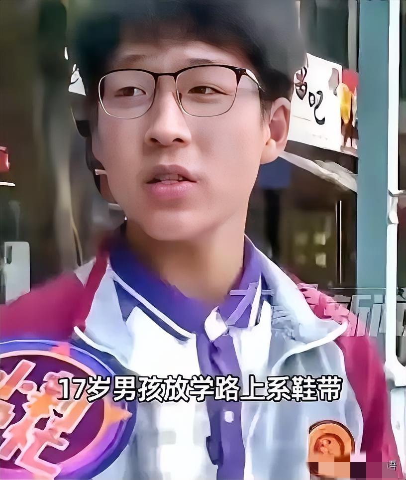 17岁少年捡3万金镯报警，学校一举动全网怒赞：这才是教育该有的样子5月5日