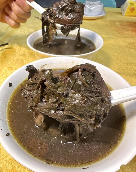 听说这个是广东小孩的噩梦？有人知道叫什么吗？？闻起来像臭臭的味道喝起来倒是