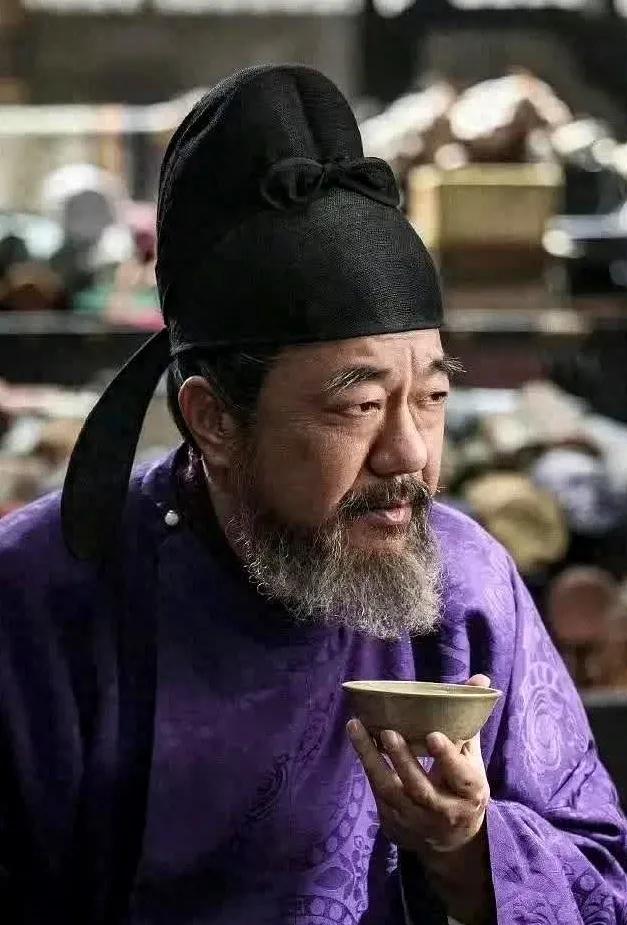 “乱世不倒翁”冯道为什么能侍奉十位皇帝且都受重用？因为他代表的是文官集团，武