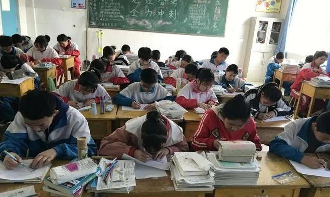 初中不被淘汰的5个秘诀！1、若学校一般，一定要想办法进重点班，重点班才是学习的