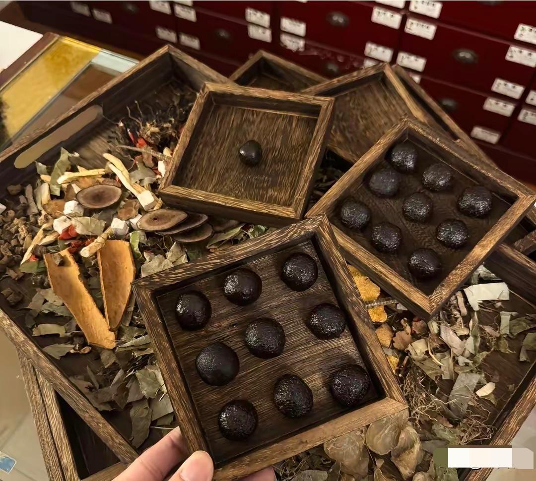 中医从来不需要看外人脸色，中国的标准，就是中医药的世界标准！最近不少中成药集中