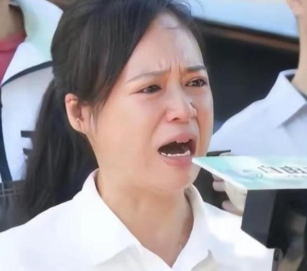 一句"中国越制裁我，我就越反华！"让深圳前律师周君红彻底沦为全网笑柄。这个早