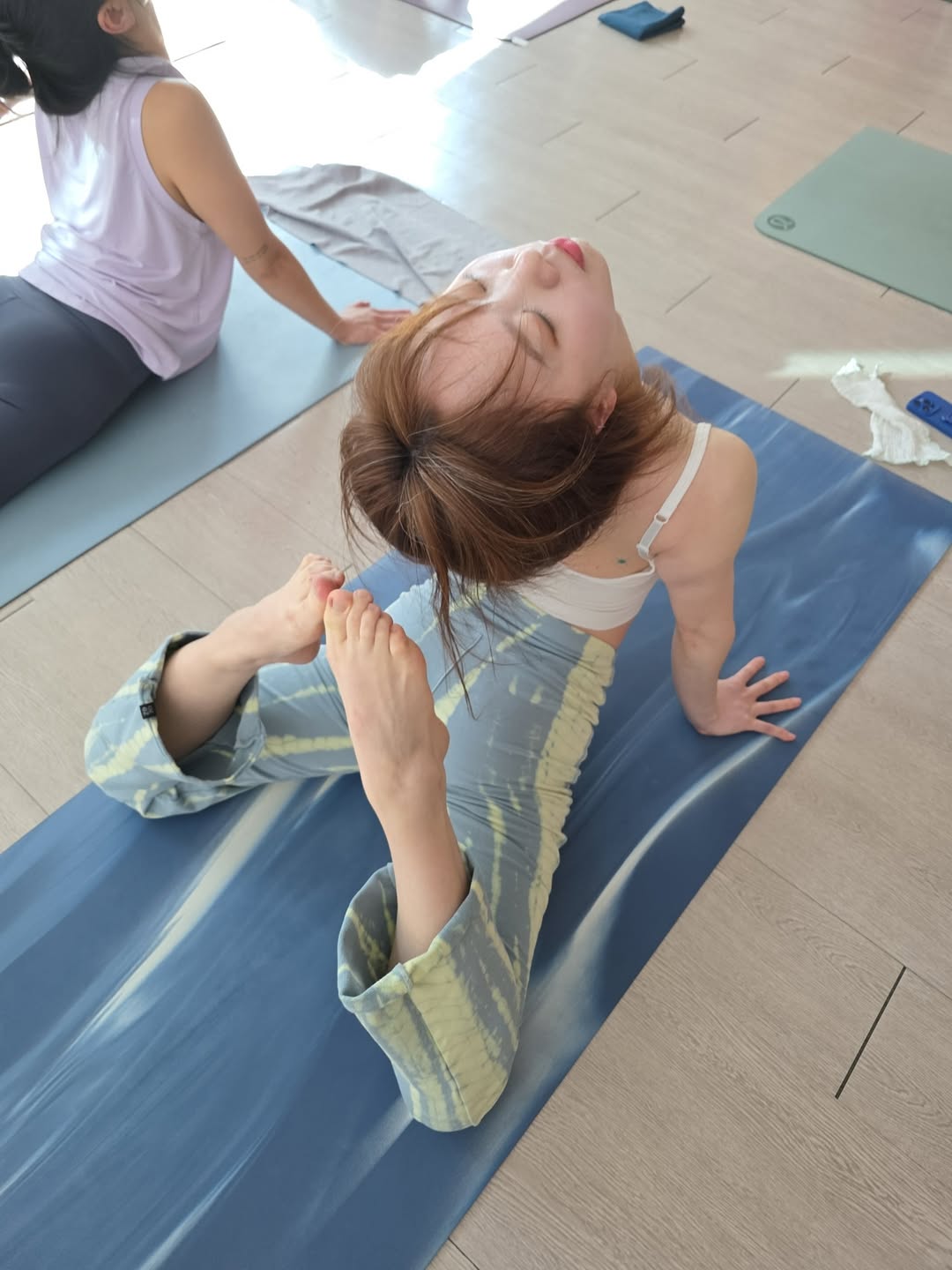 瑜伽美女完美身材<!--{im...