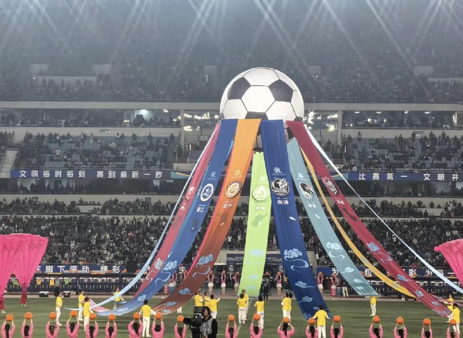 苏超明年能不能加到16只队伍？13支队伍，根本不够看能不能加到16支队伍踢